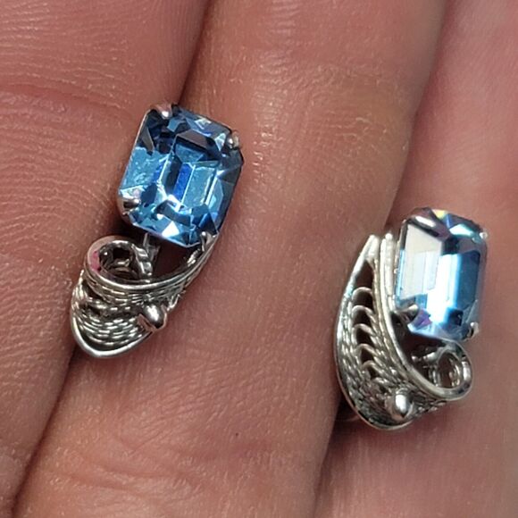 Van Dell Sterling Silver Blue Crystal Screwback Earrings - Picture 10 of 11